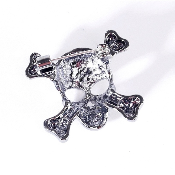 Silver plated crystal skull and crossbone necklace/brooch with gold chain - Picture 3 of 16